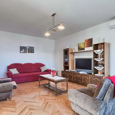 Toni Apartment